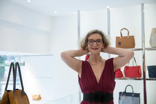 Welche Vorteile bietet Second-Hand-Shopping für Frauen?